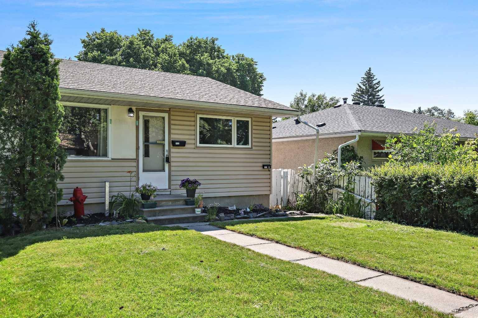 Calgary, AB T3E 3M3,3122 42 ST SW