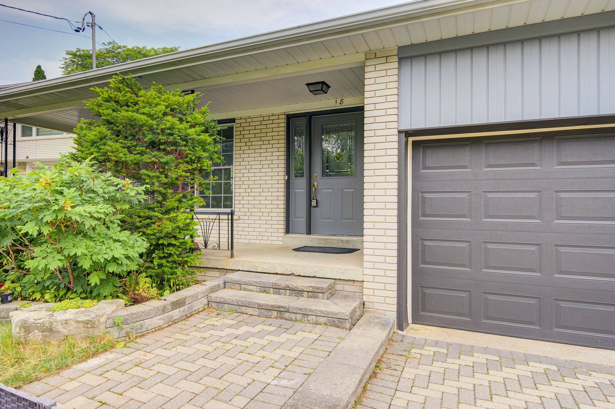 Toronto C15, ON M2K 2L5,18 Colonnade RD