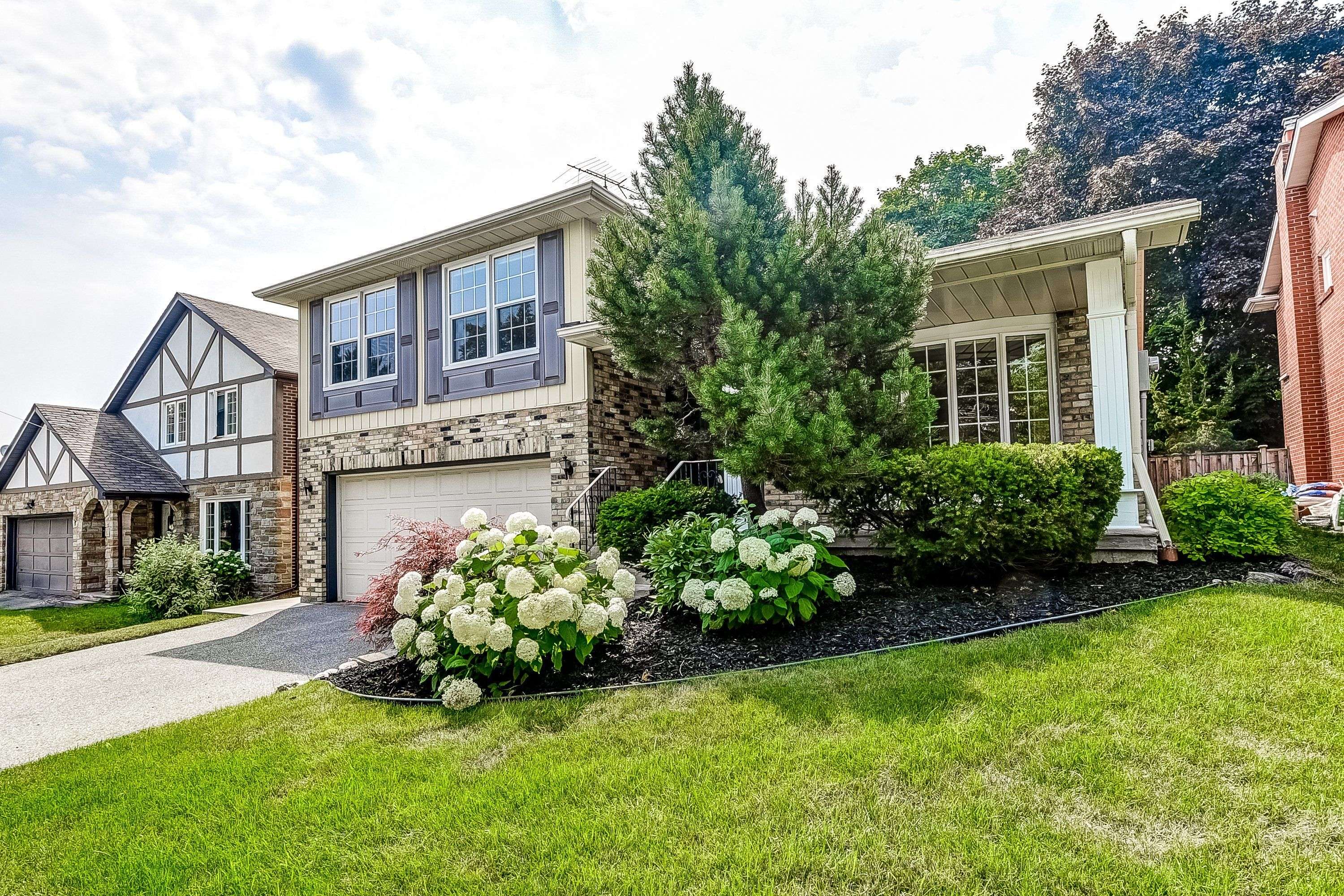 Toronto C15, ON M2J 3B2,90 Whitehorn CRES