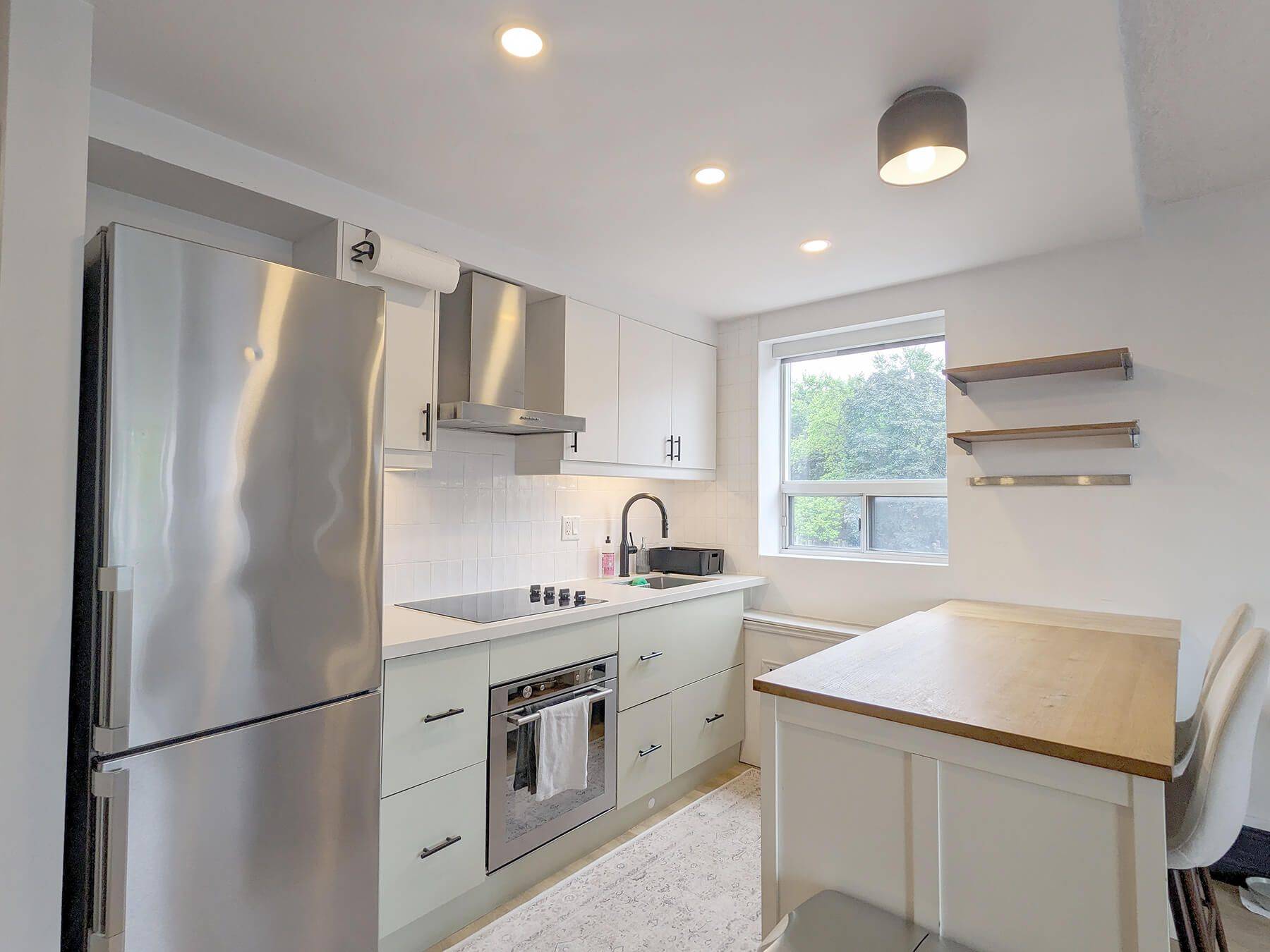 Toronto E02, ON M4L 1S7,204 Kingston RD #301