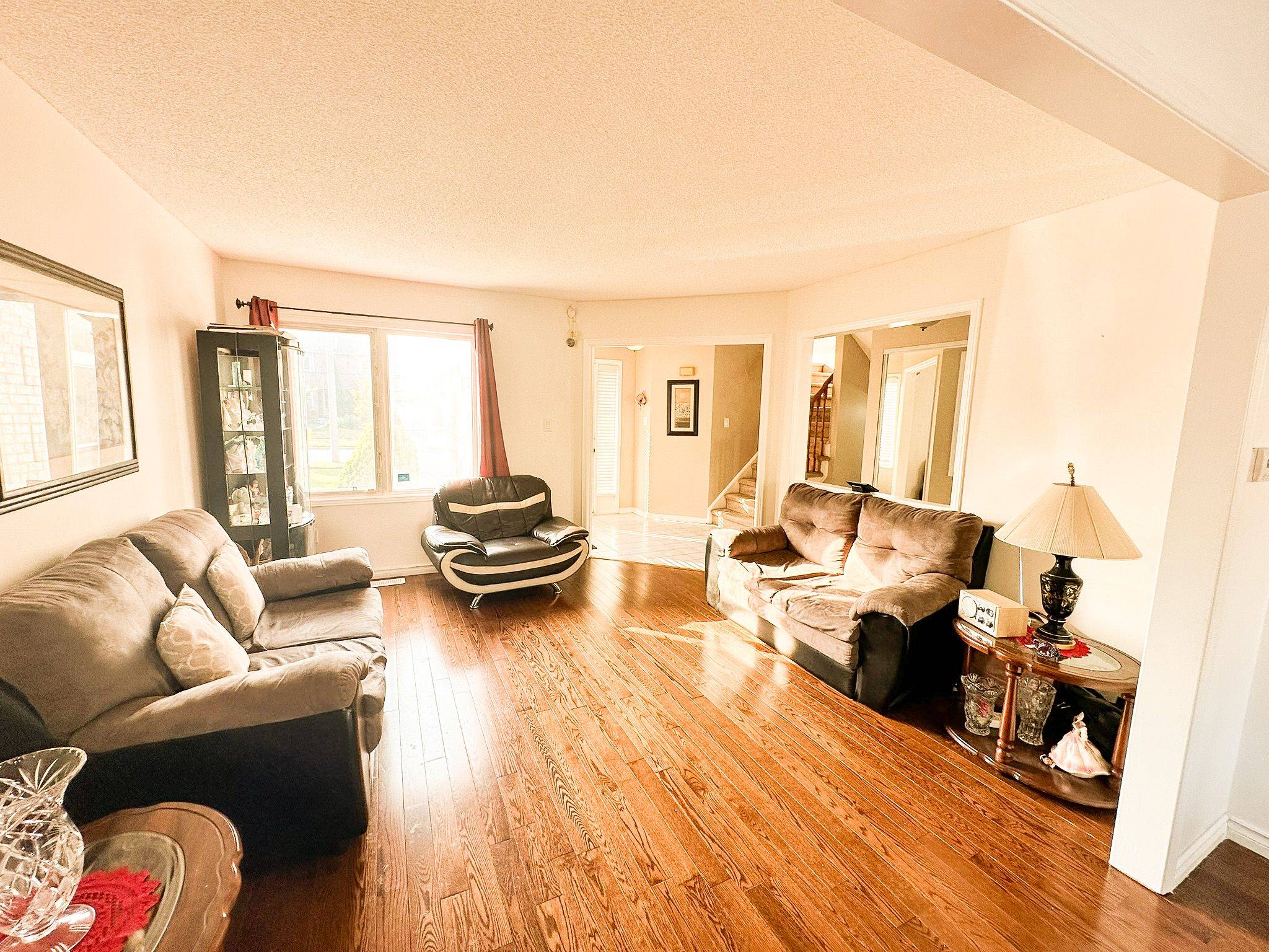 1462 Major Oaks RD, Pickering, ON L1X 2N5