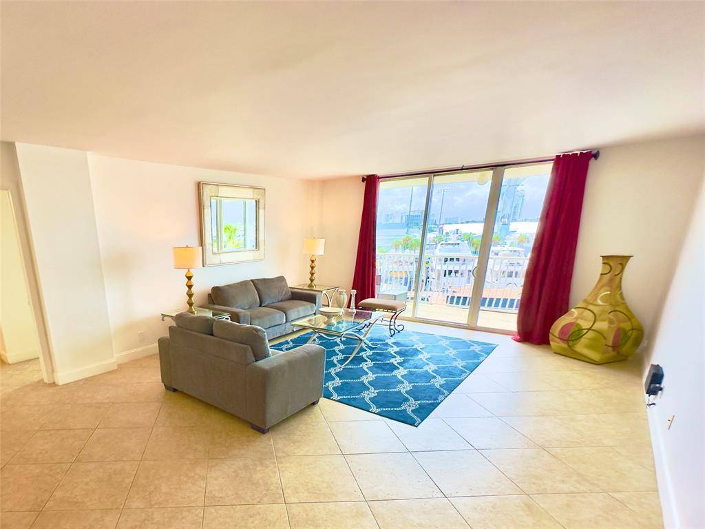 Fort Lauderdale, FL 33316,1 Las Olas Circle #314