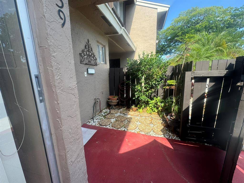 North Lauderdale, FL 33068,1339 SUSSSEX DRIVE