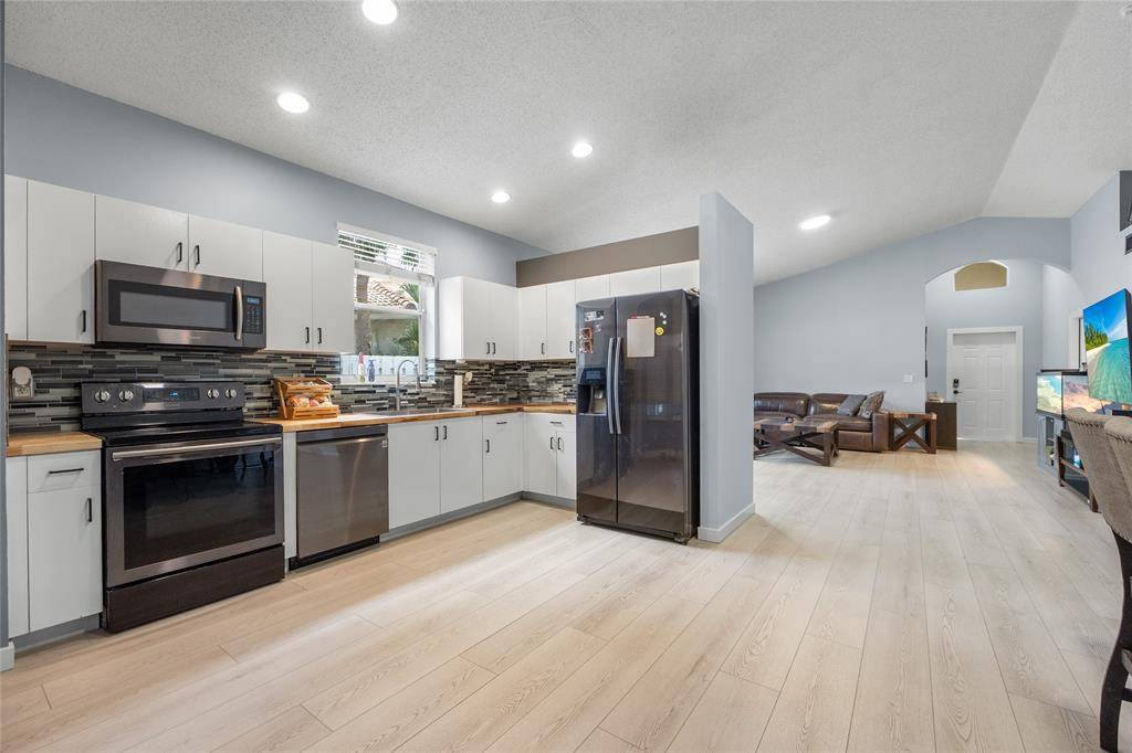 801 NW 130th Ave, Pembroke Pines, FL 33028