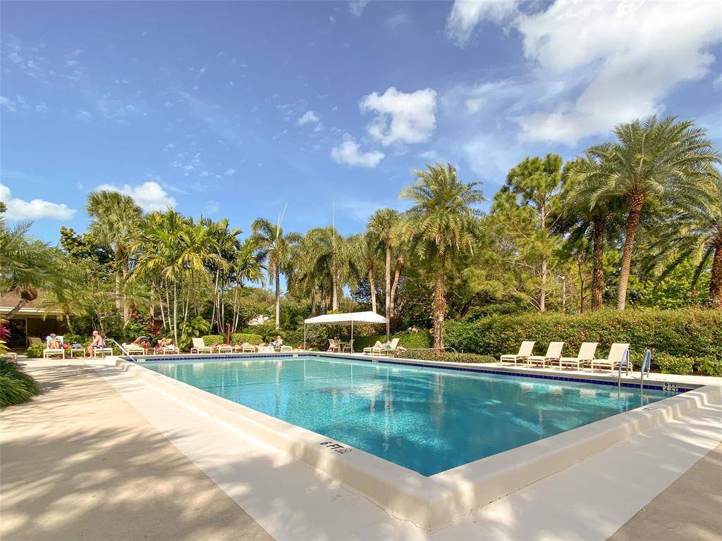 4015 W Palm Aire Dr #907, Pompano Beach, FL 33069