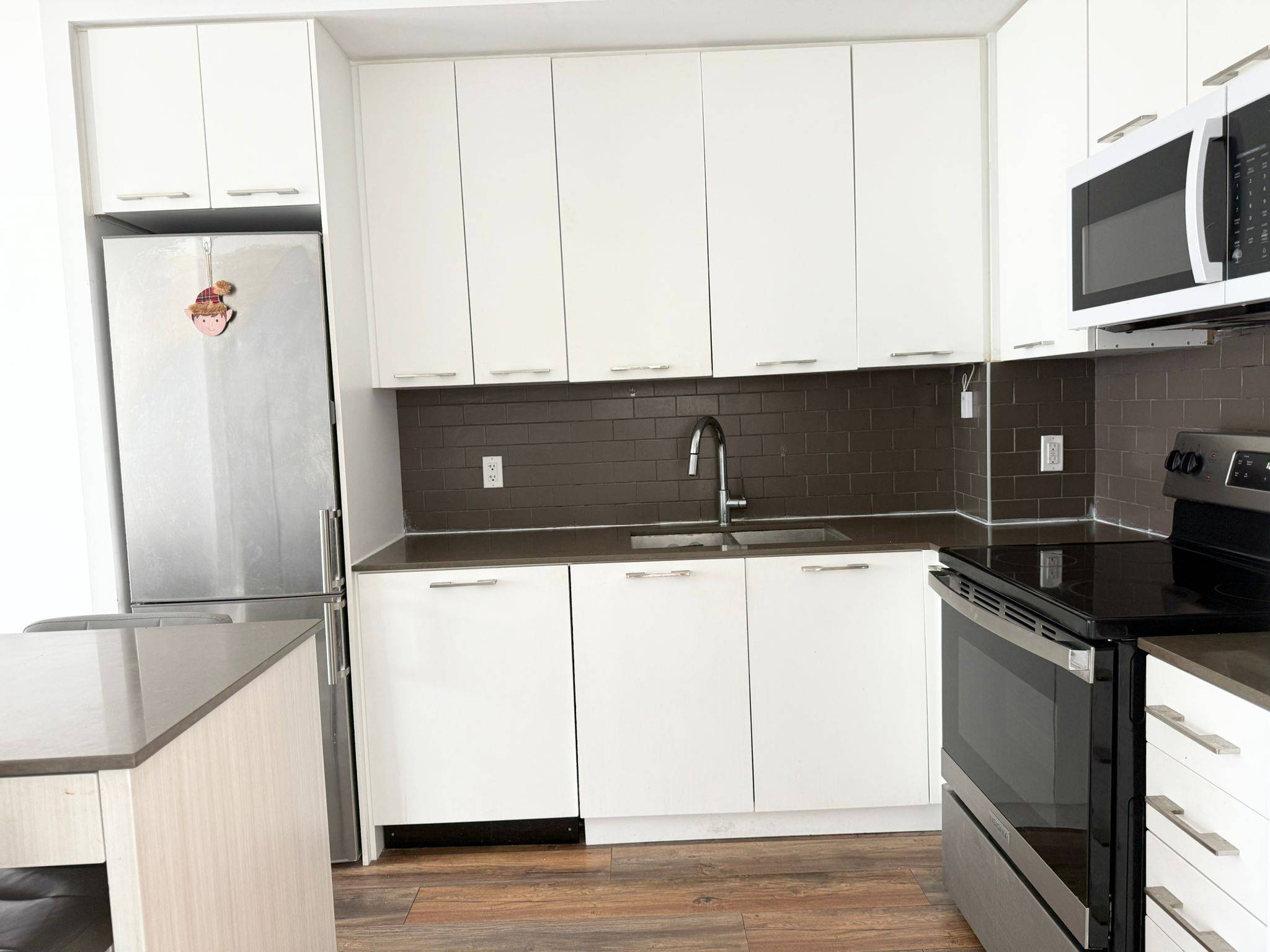 Richmond Hill, ON L4C 0Z5,9471 Yonge ST #1201