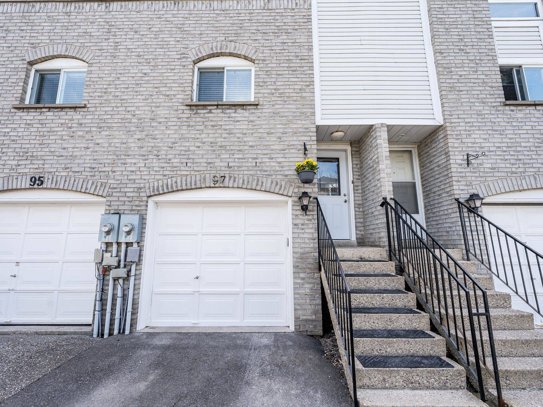 Newmarket, ON L3Y 8L8,97 William Curtis CIR