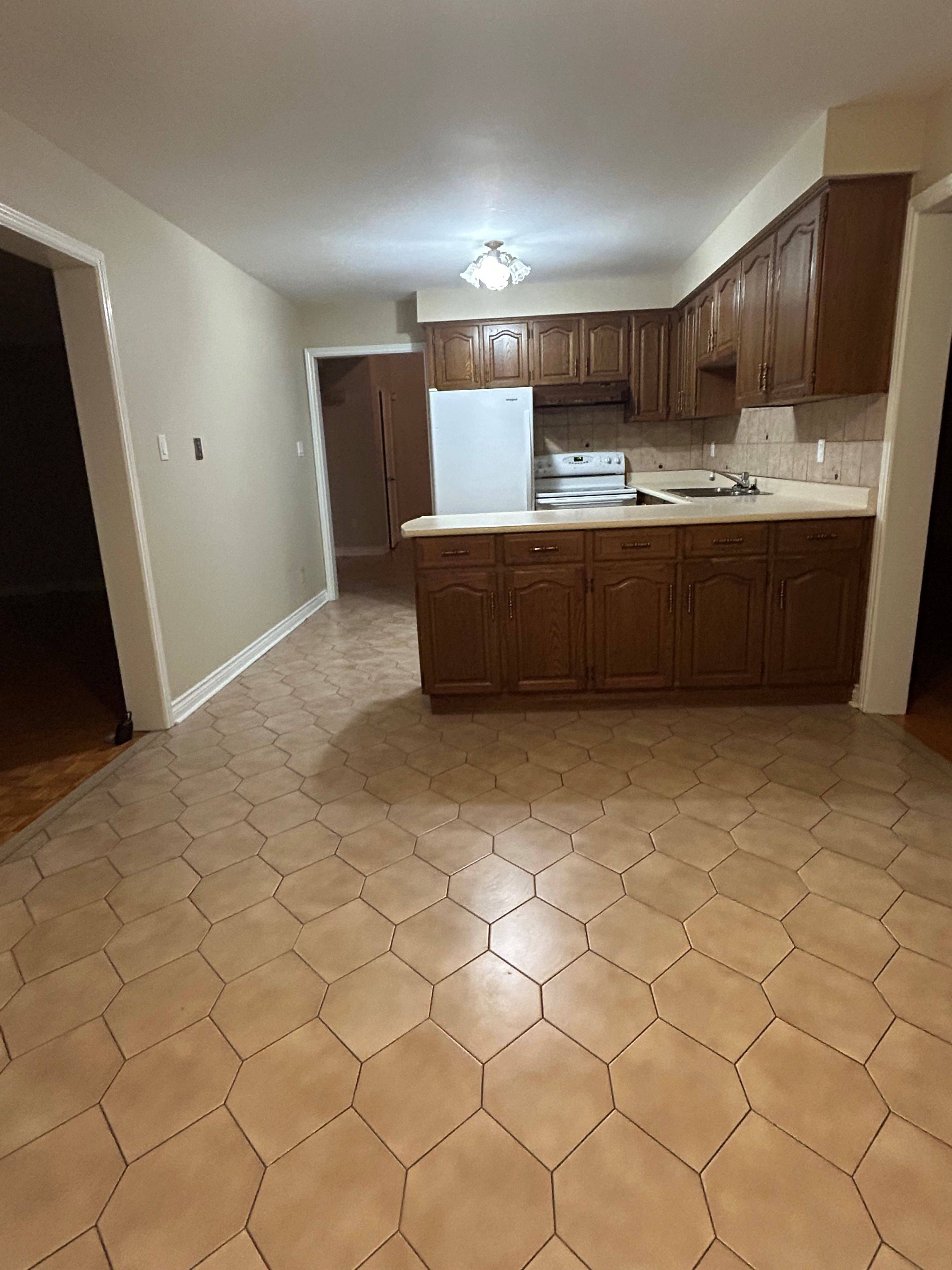 Vaughan, ON L4L 3S3,206 Helen ST