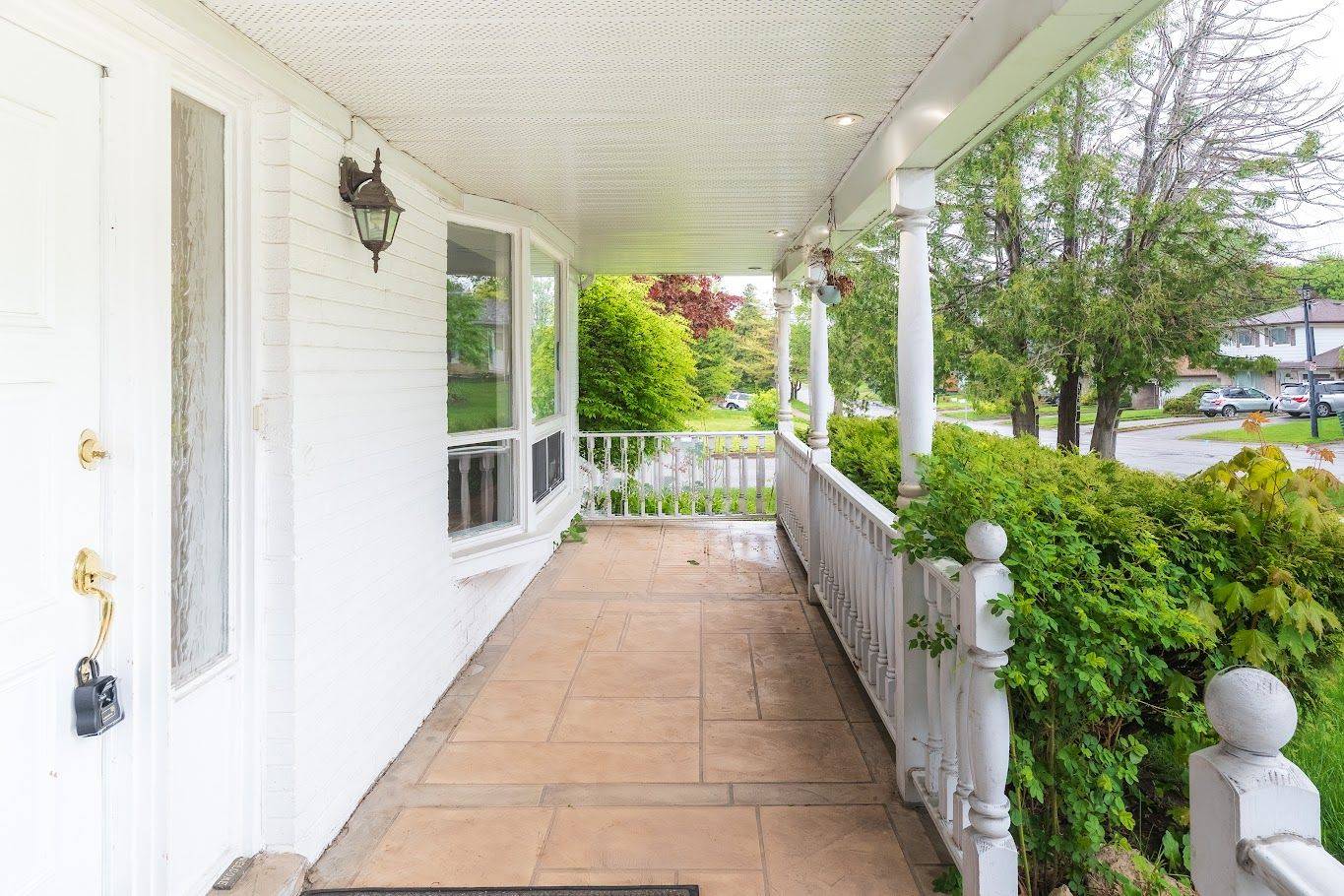 Newmarket, ON L3Y 1C1,307 Towercrest DR
