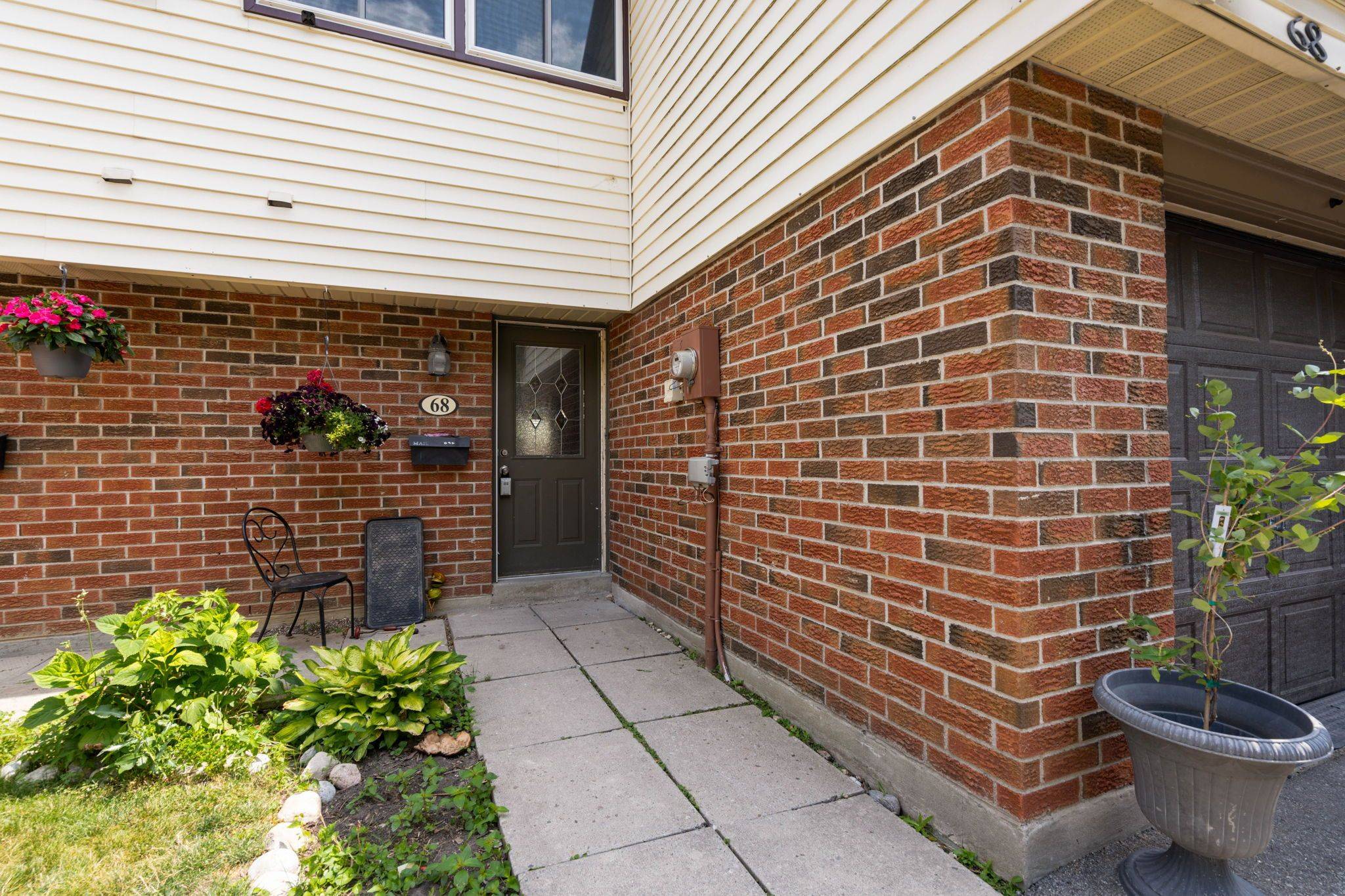 Barrie, ON L4N 4S6,28 Donald ST #68