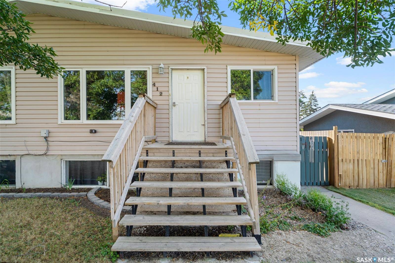 Delisle, SK S0L 0P0,410 - 412 3rd STREET E