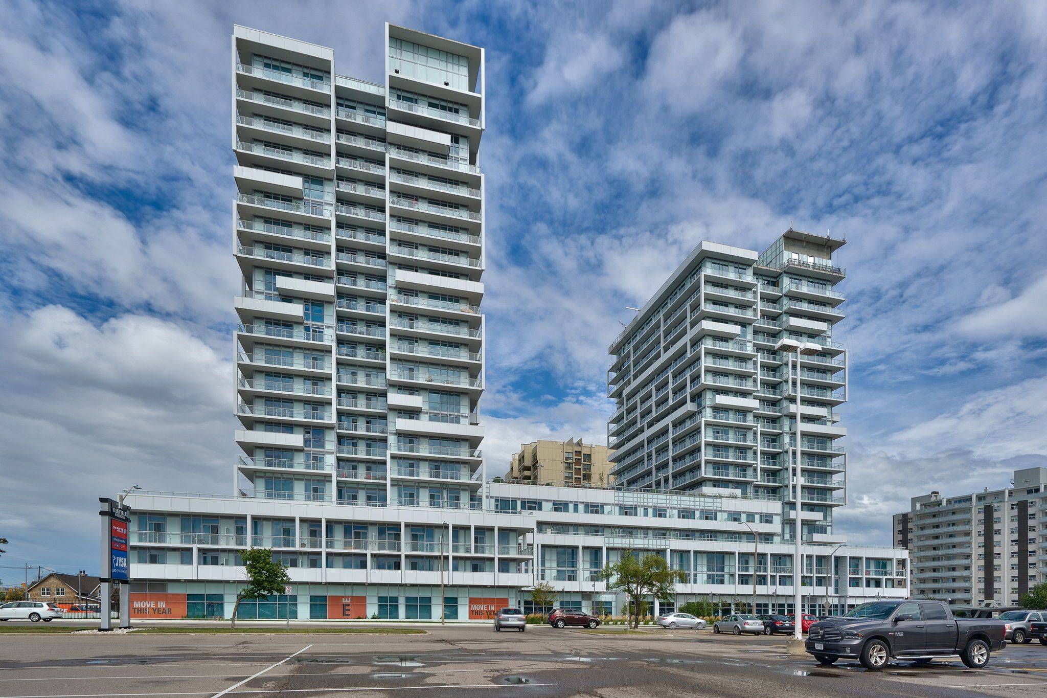65 Speers RD #406, Oakville, ON L6K 0J1