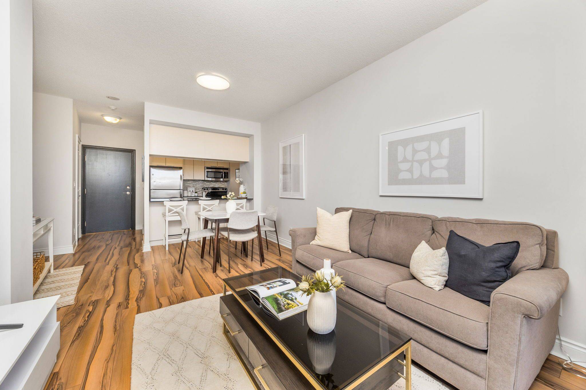16 Brookers LN #302, Toronto W06, ON M8V 0A5