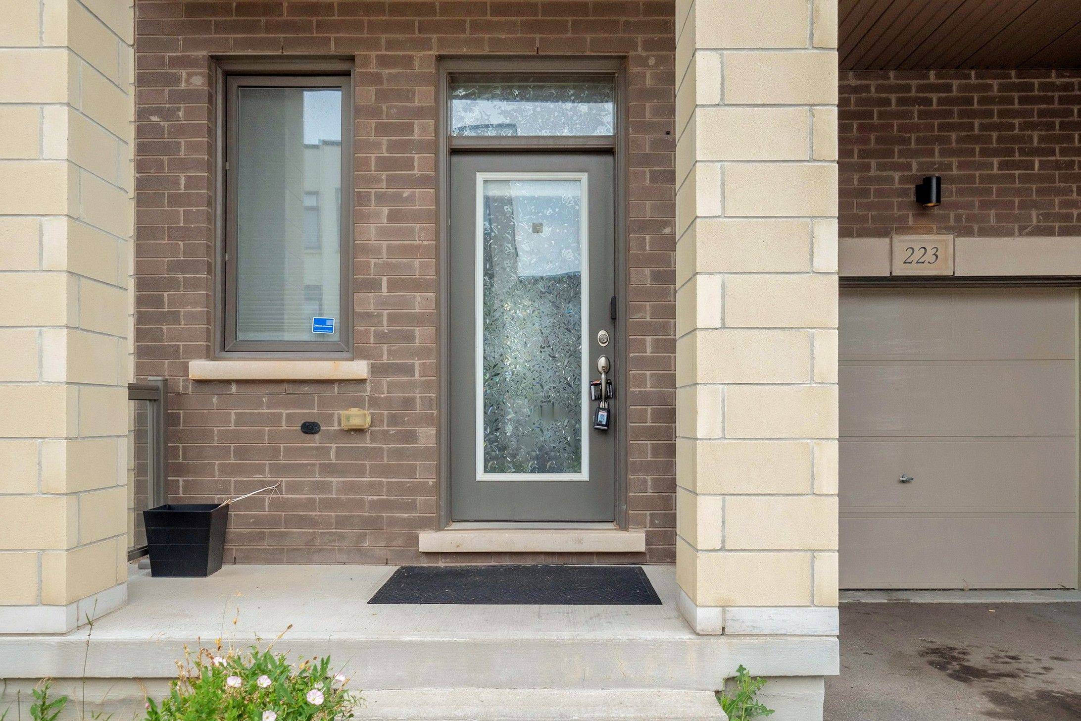 Oakville, ON L6H 0P4,223 Fowley DR