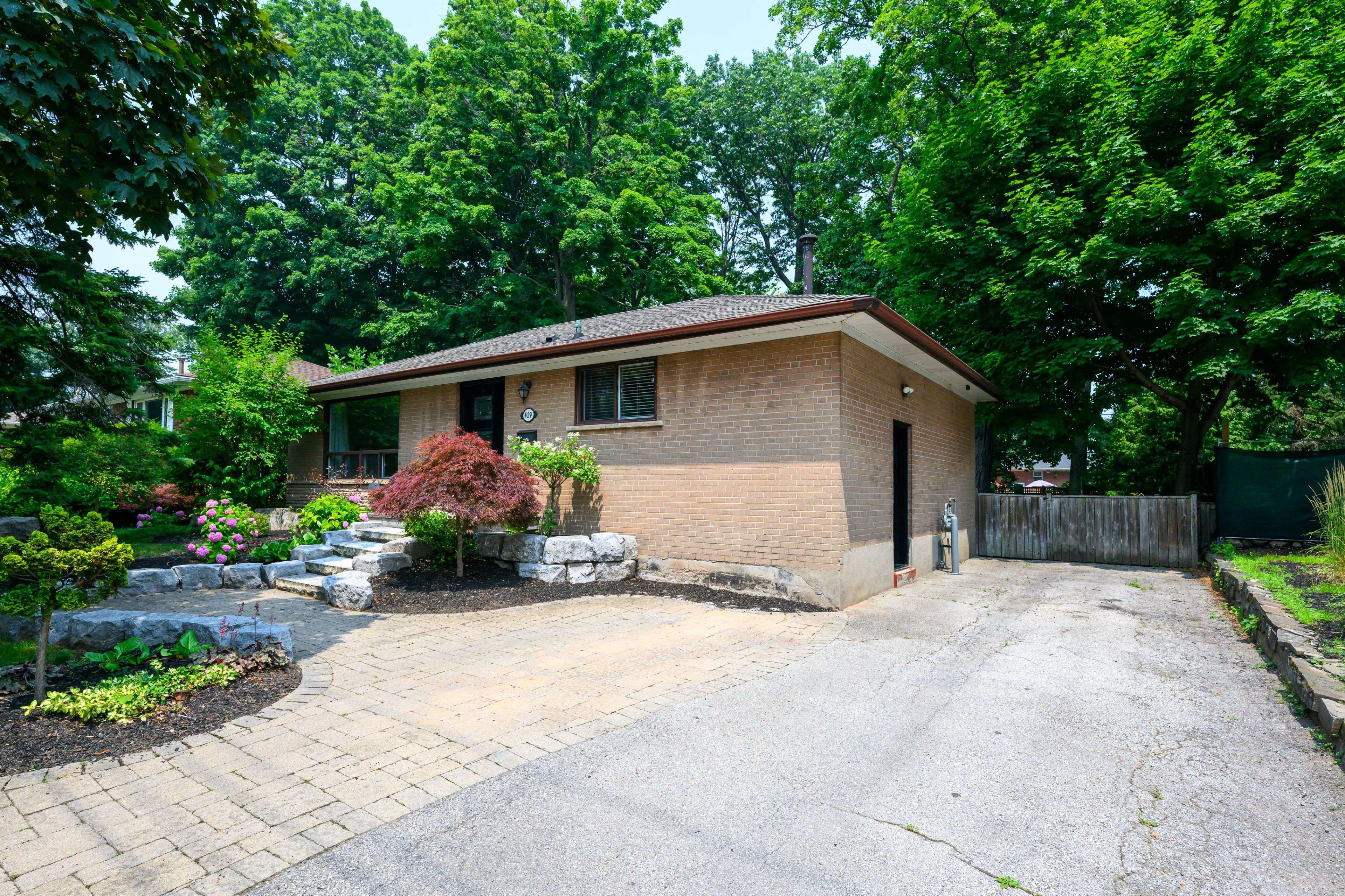 Burlington, ON L7L 4R3,419 Hampton Heath RD