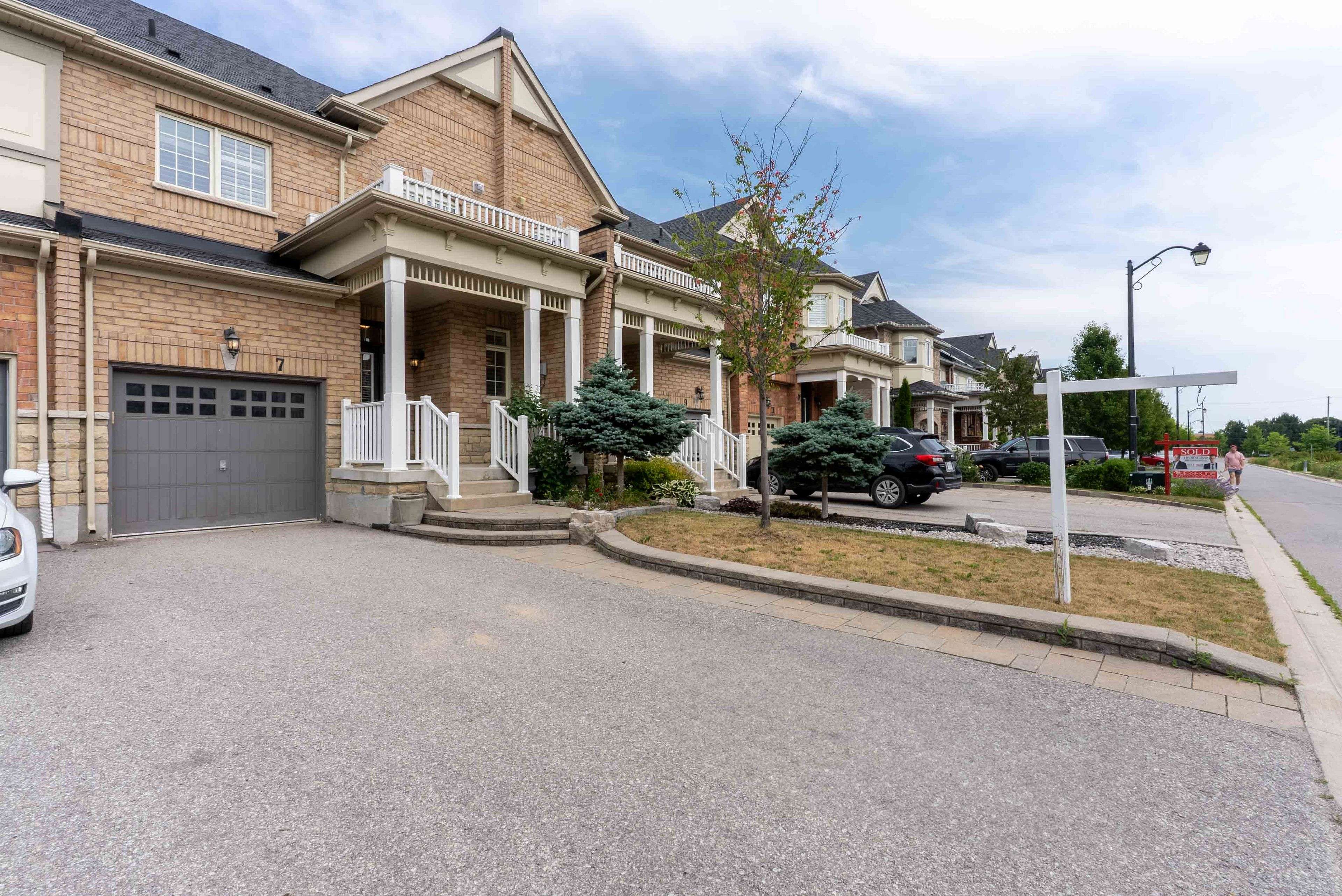 Caledon, ON L7C 3X1,7 Mccardy CT