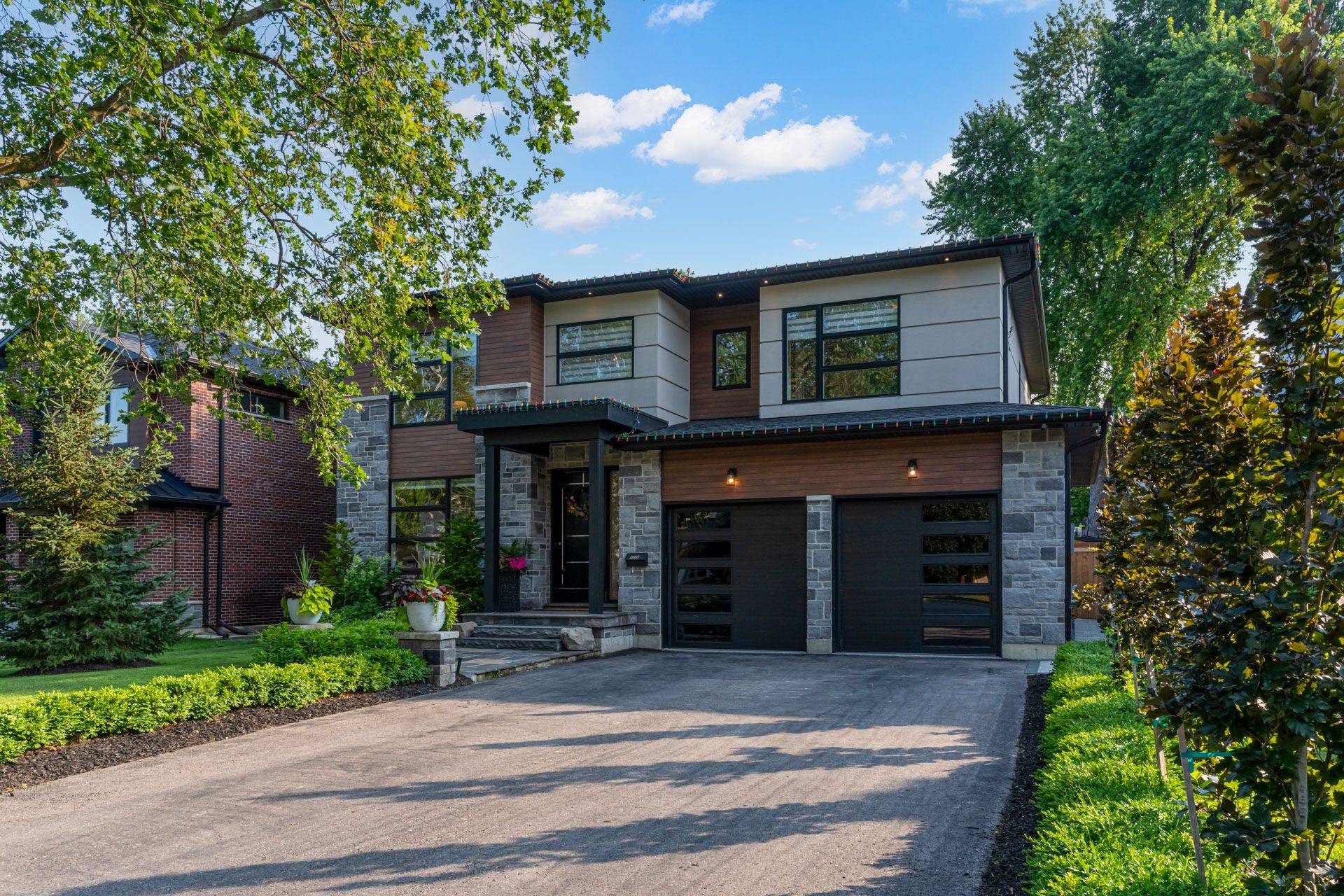 Mississauga, ON L5E 2M1,1376 Applewood RD