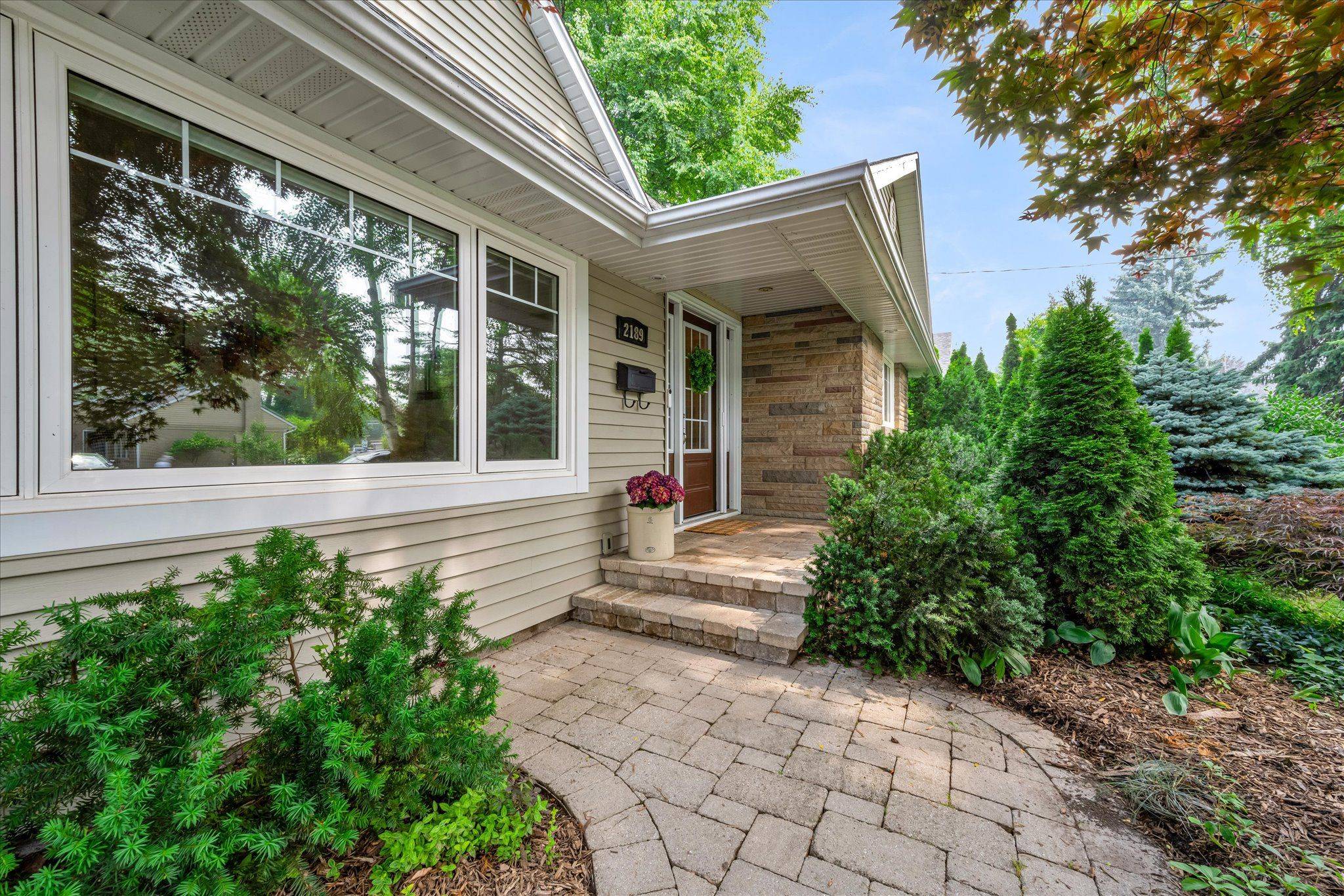 Burlington, ON L7R 1W2,2189 Deyncourt DR