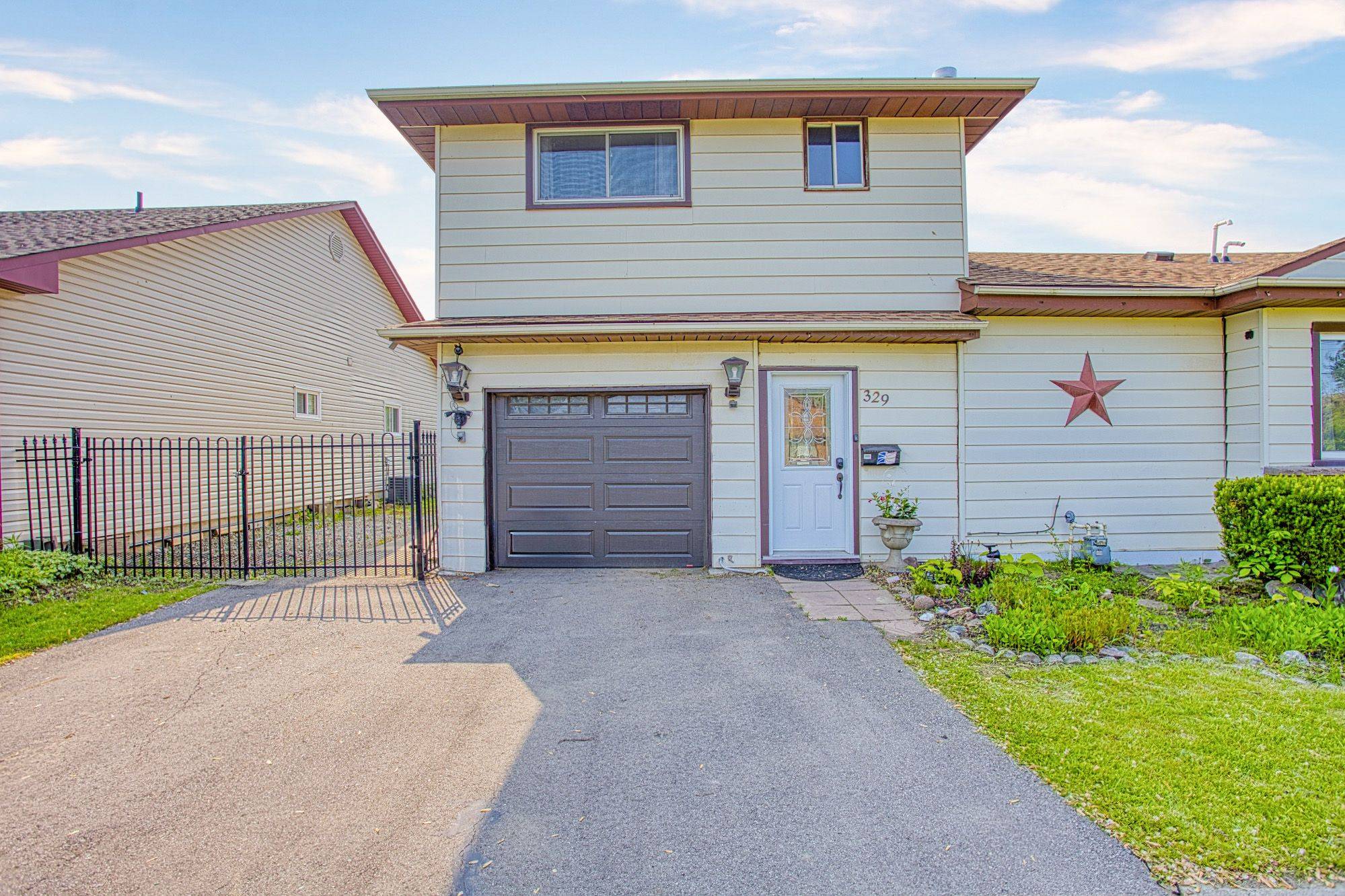 Hamilton, ON L8E 2J3,329 Margaret AVE