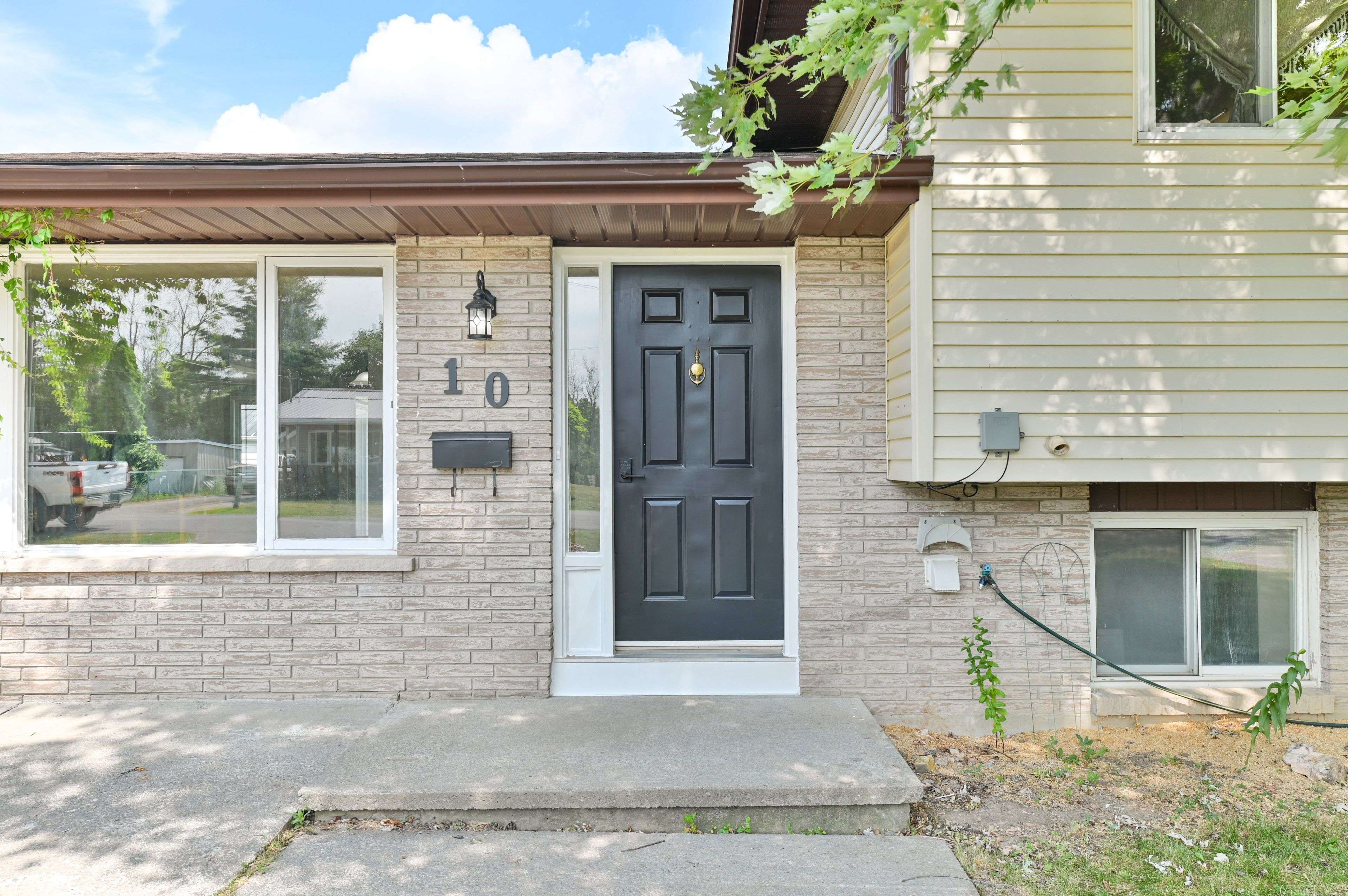 Greater Napanee, ON K7R 3V2,10 Reid ST