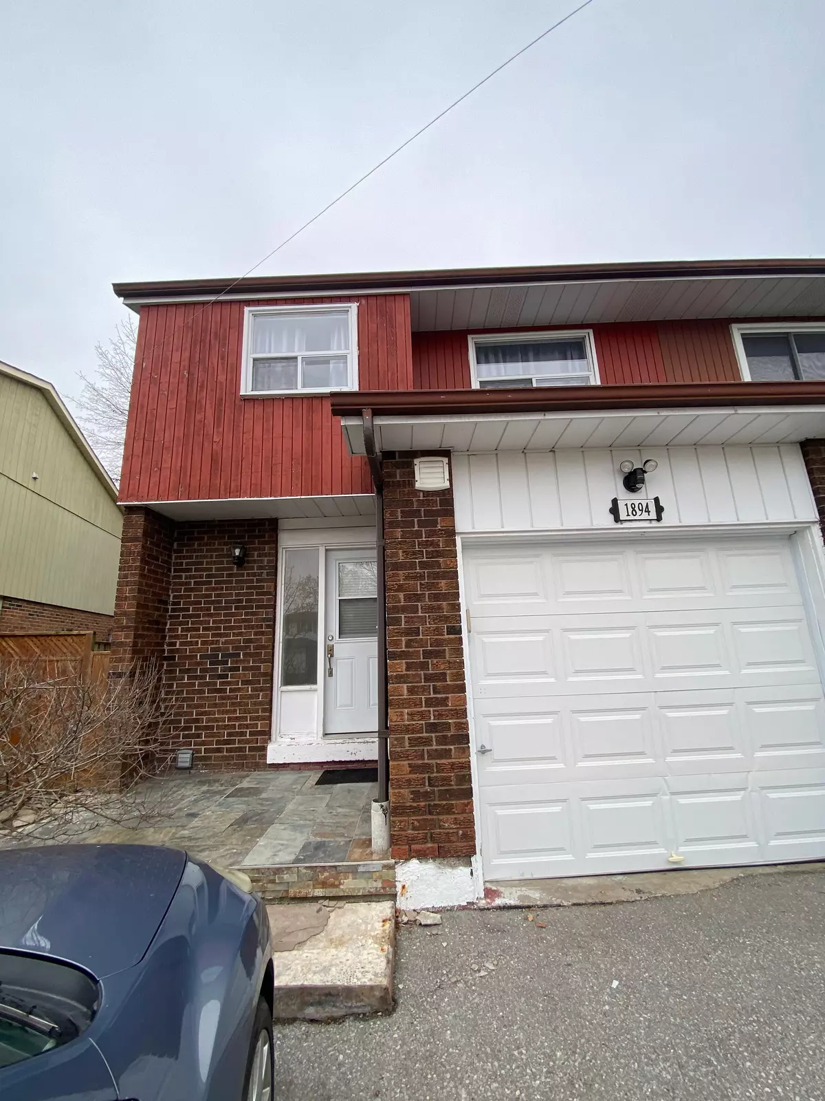 Pickering, ON L1V 2V7,1894 Poppy LN