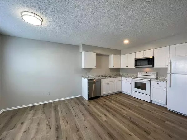 Grand Prairie, TX 75051,327 3rd Street #202