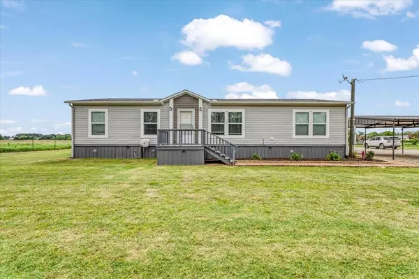 1445 County Road 2230, Ivanhoe, TX 75447