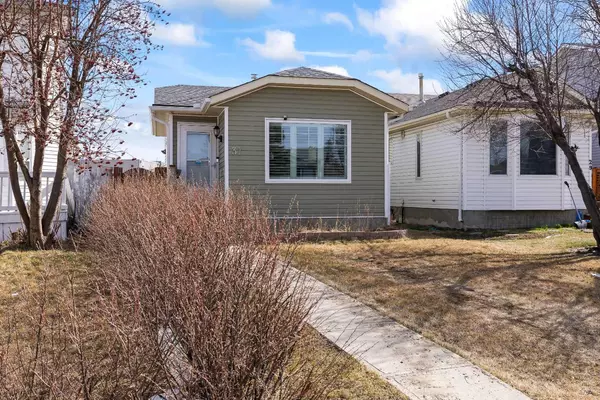 31 Martinridge PL Northeast, Calgary, AB T3J 3B8