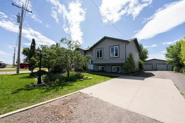 105 3 AVE E, Barnwell, AB T0K 0B0