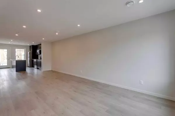 Calgary, AB T4B 3P6,14653 1 ST NE