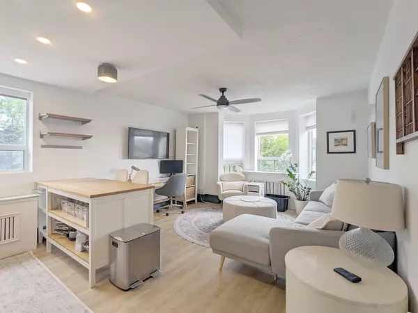 Toronto E02, ON M4L 1S7,204 Kingston RD #301