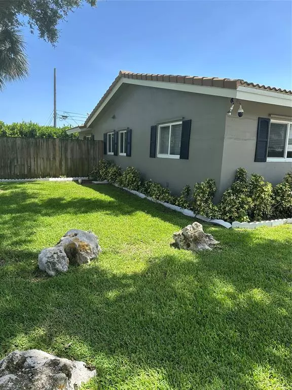 Lighthouse Point, FL 33064,2030 NE 28th St