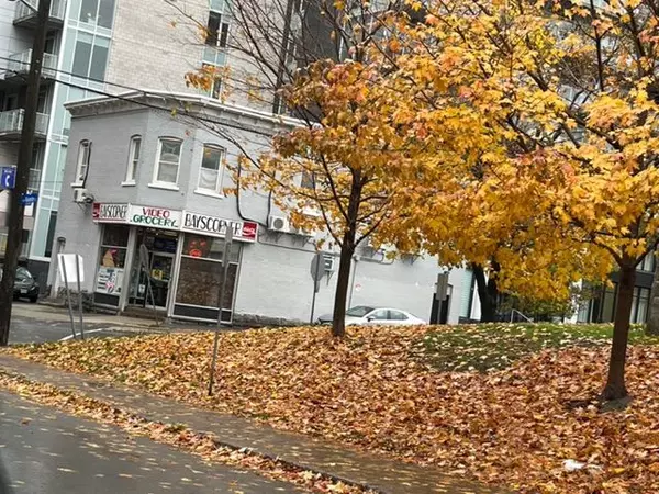 Ottawa Centre, ON K1R 5Z4,245 Bay ST