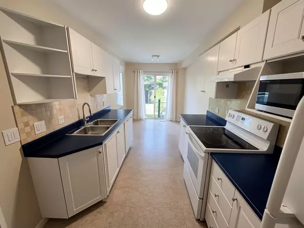 Kingston, ON K7K 7C2,447 Molly McGlynn ST