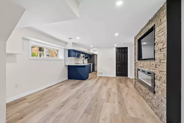 Kingston, ON K7L 4M8,493 COLLEGE ST #3