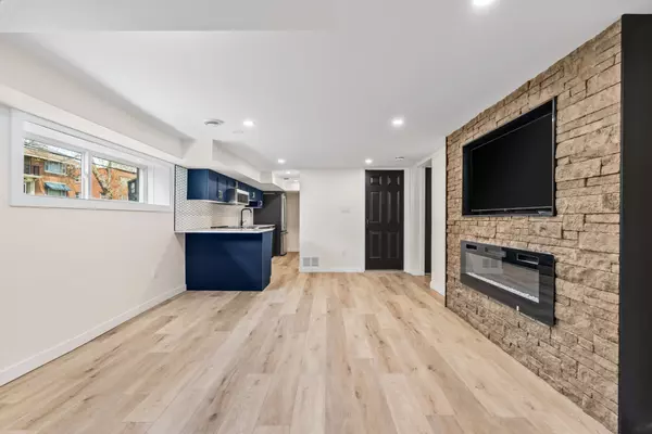 Kingston, ON K7L 4M8,493 COLLEGE ST #3