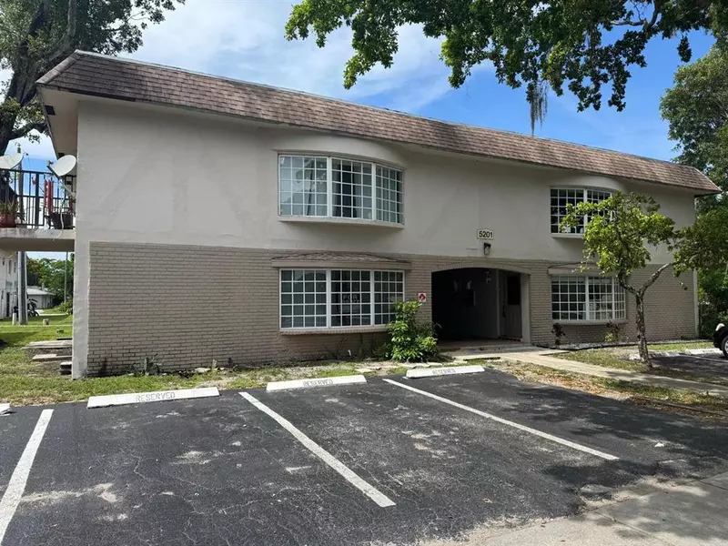 5201 NW 18th St #1F, Lauderhill, FL 33313