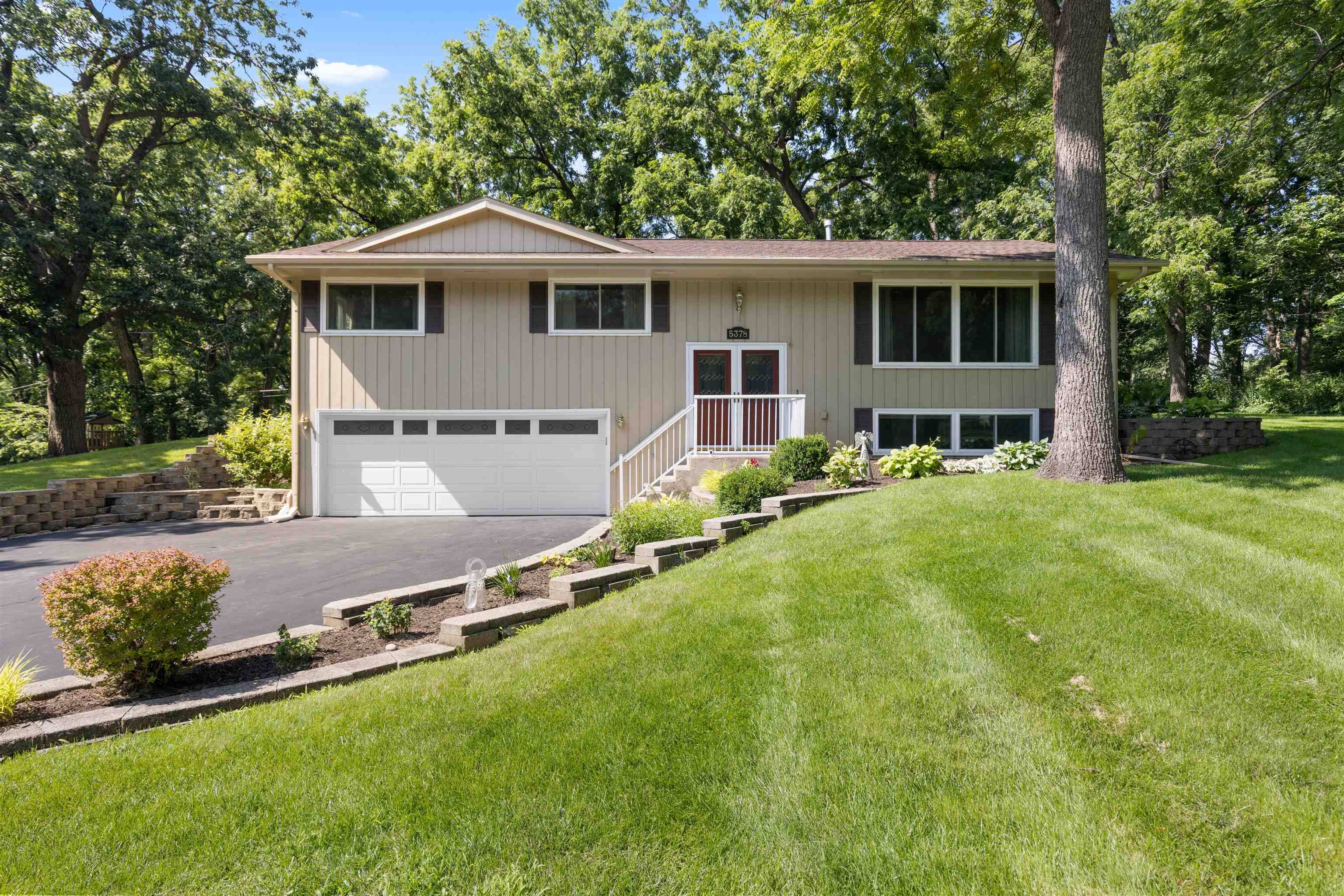 5378 YELLOWSTONE Drive, Rockford, IL 61109