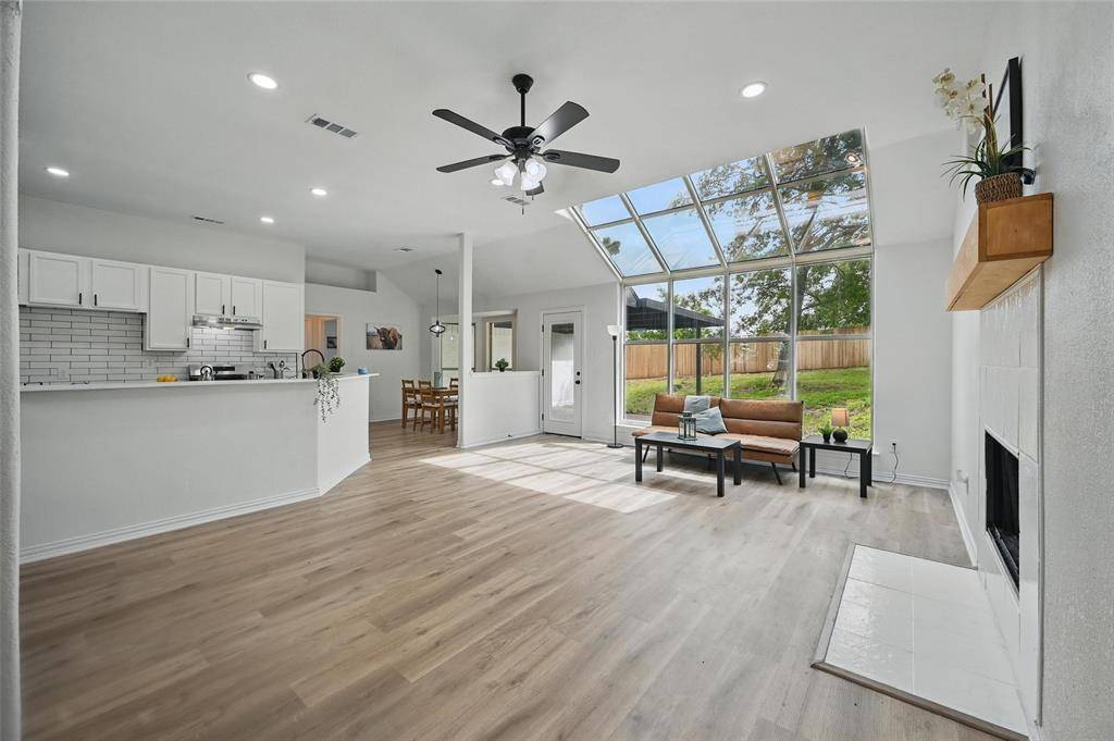 400 Baldwin Drive, Joshua, TX 76058
