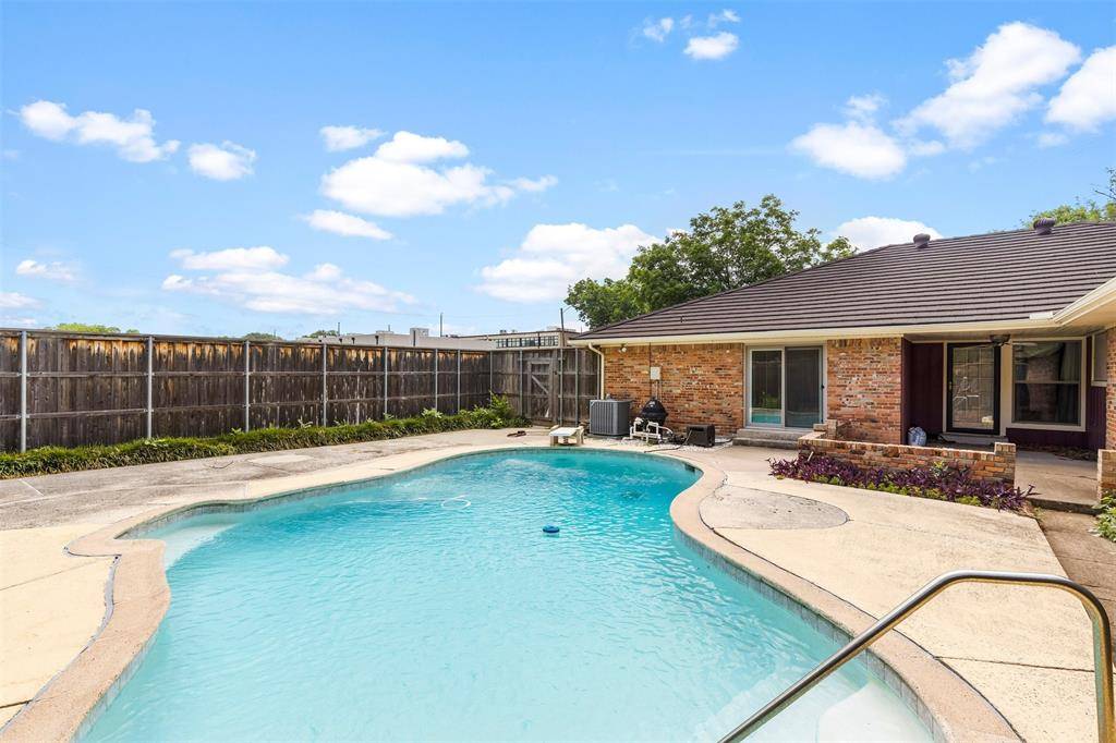 4945 Chilton Drive, Dallas, TX 75227