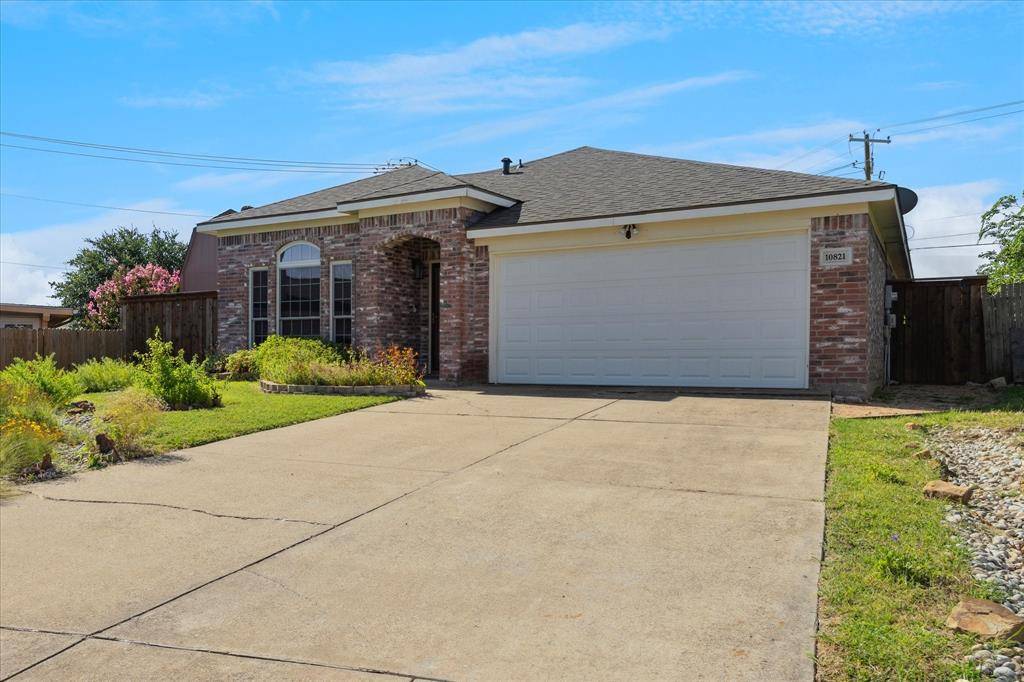 10821 Deauville Circle S, Fort Worth, TX 76108