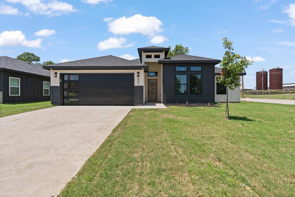 805 N Brazos Avenue, Cleburne, TX 76031