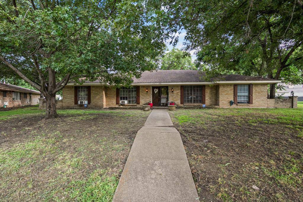 729 Surrey Circle, Grand Prairie, TX 75050