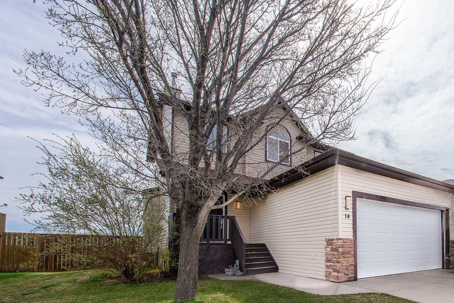 14 Garneau Gate, Carstairs, AB T0M0N0