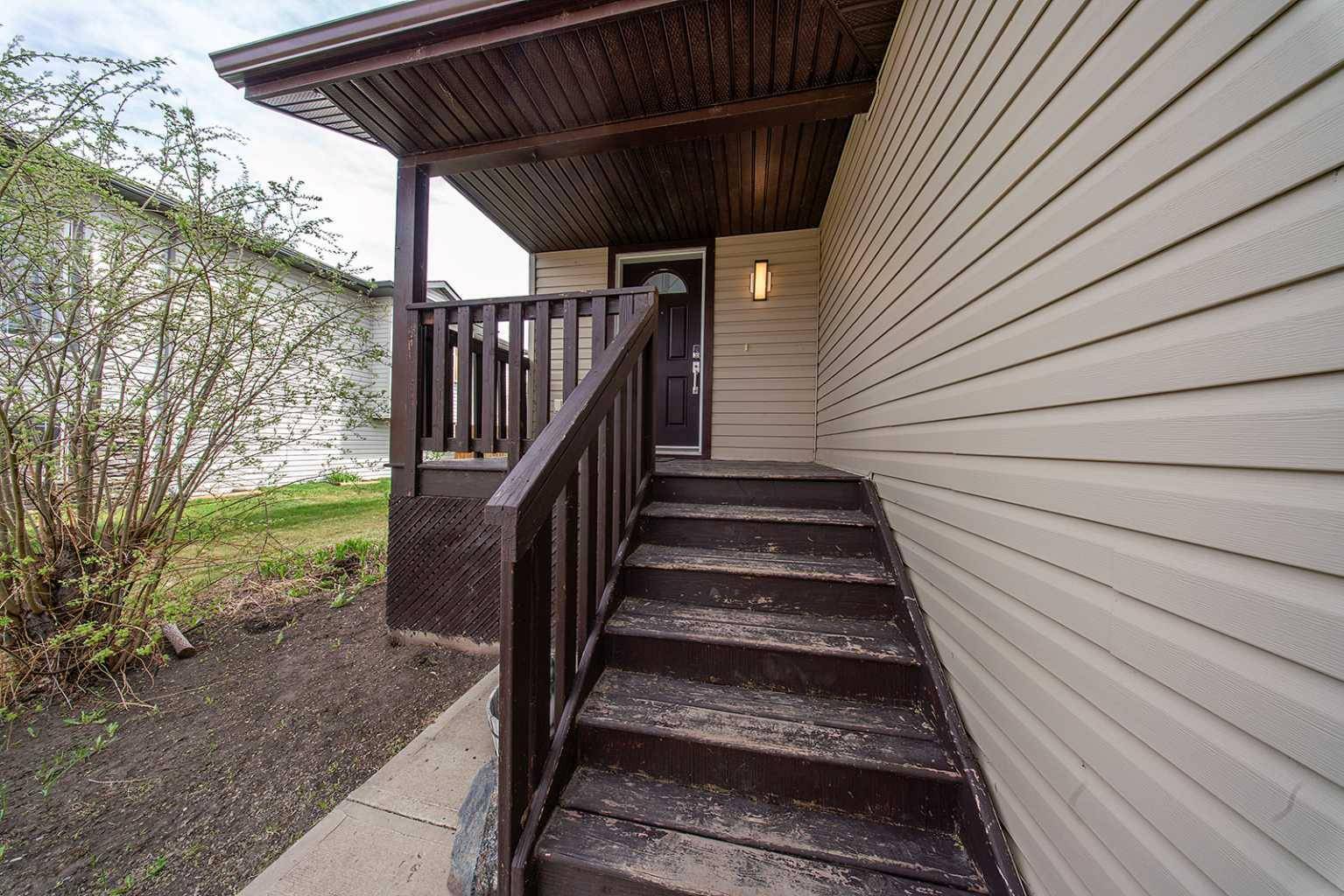 Carstairs, AB T0M0N0,14 Garneau Gate