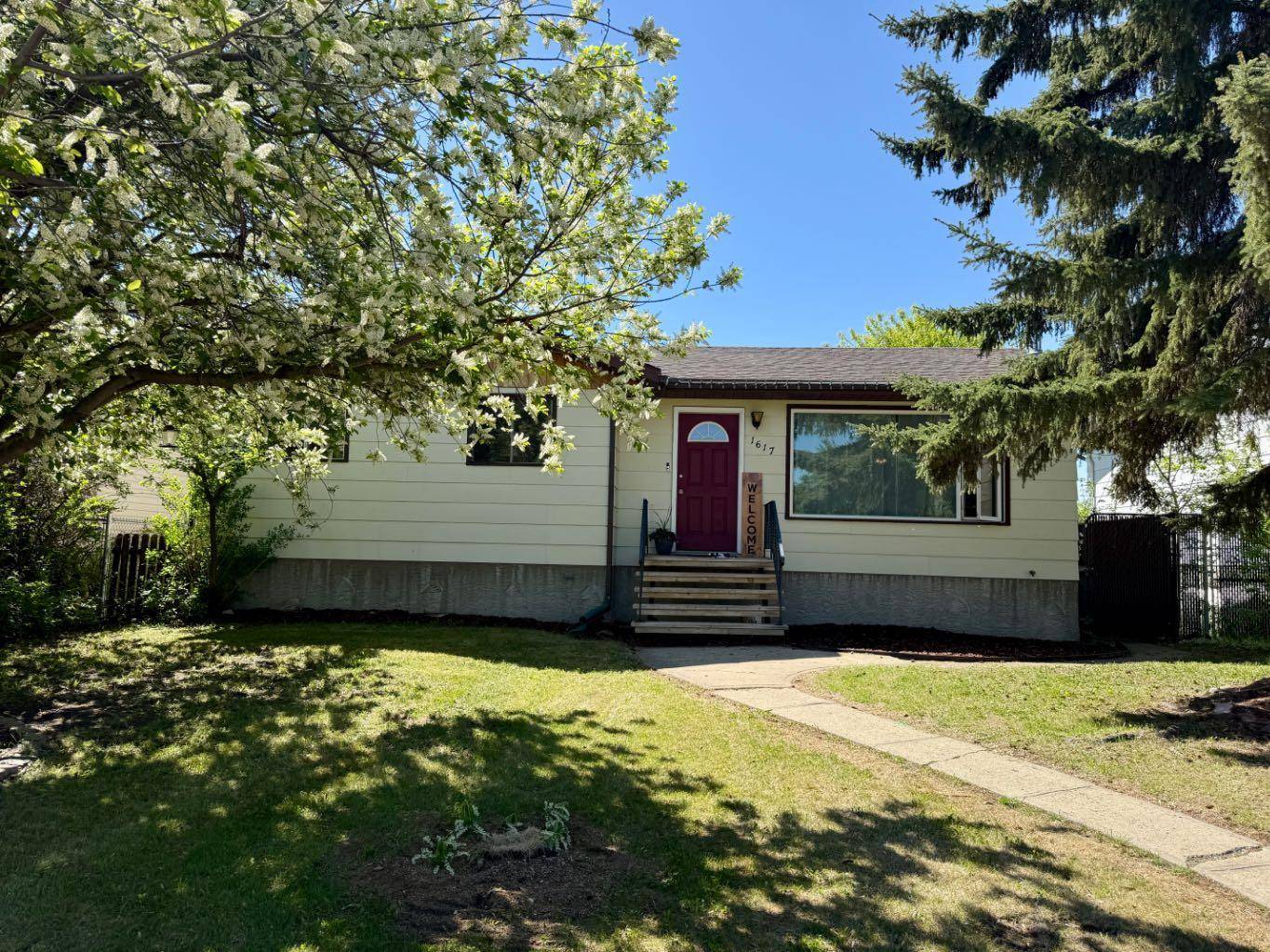 1617 6 AVE, Wainwright, AB T9W 1J7