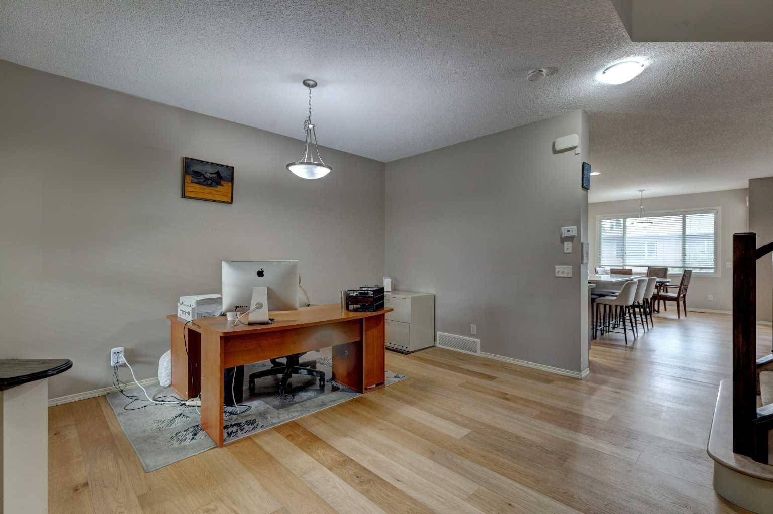 Calgary, AB T2Y 0E7,587 Everbrook WAY Southwest