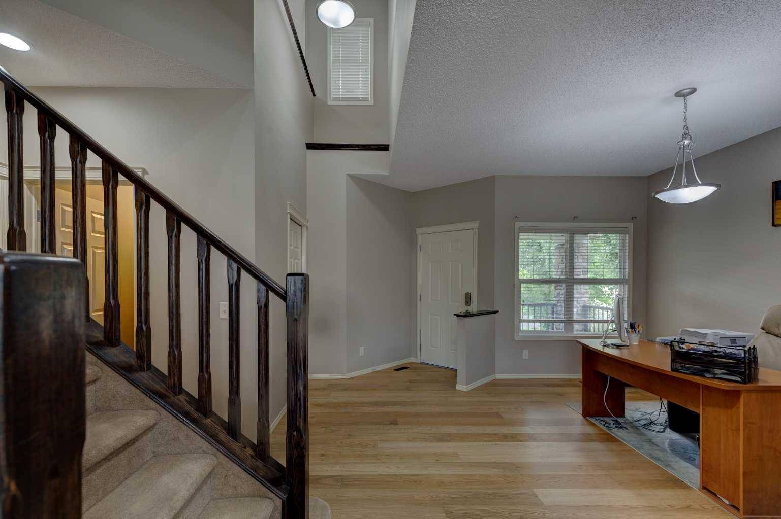 Calgary, AB T2Y 0E7,587 Everbrook WAY Southwest