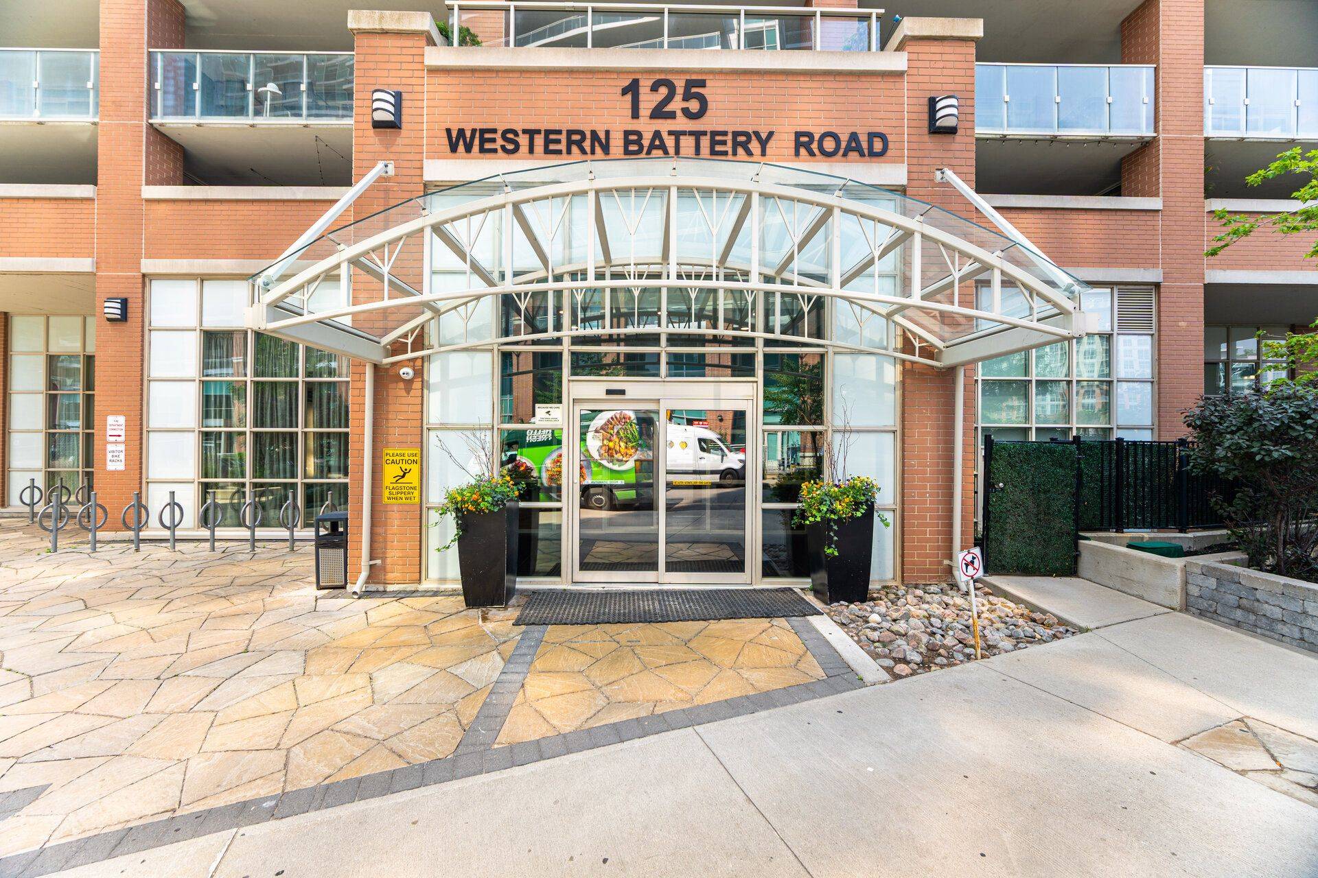 Toronto C01, ON M6K 3R8,125 Western Battery RD #1112