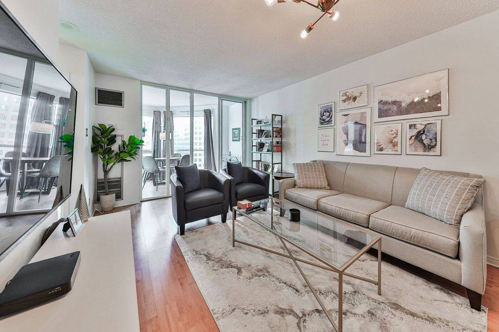 10 Queens Quay W #1408, Toronto C01, ON M5J 2R9